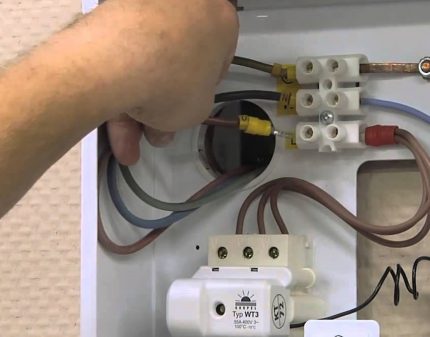 Connecting the boiler to the mains