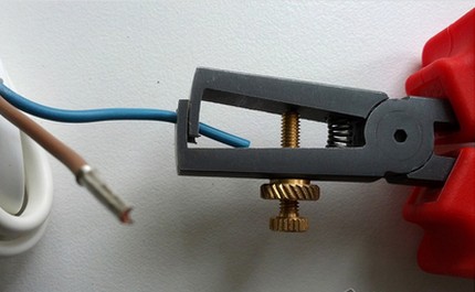 Nagtatapos ang stripping cable