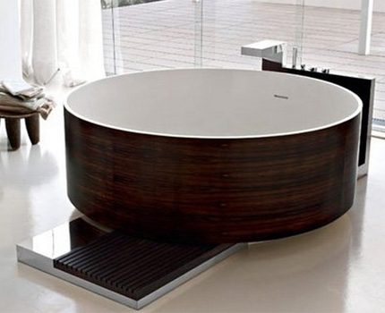 Large round bath