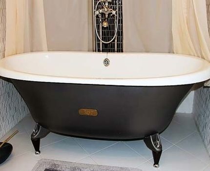Oval bath in a cramped room