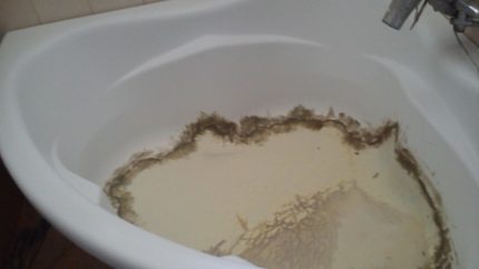Baño antes de reparar con acrílico líquido