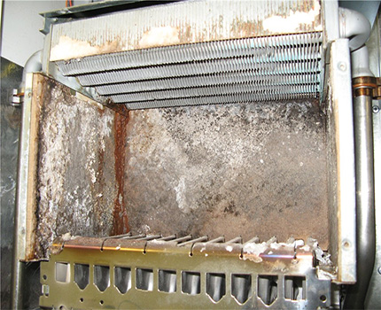 Intercambiador de calor con fugas debido a la ebullición del sistema