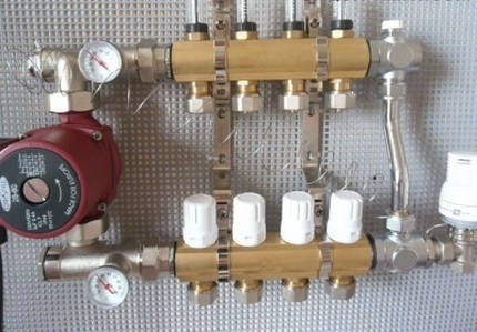 Block with a complete set of fittings