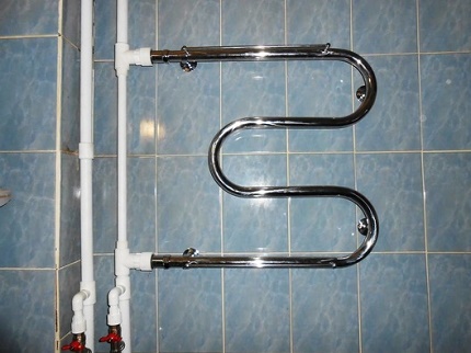 How to correctly replace the heated towel rail in the bathroom