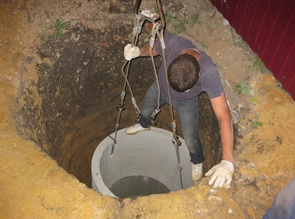 concrete rings can be damaged when installing a septic tank