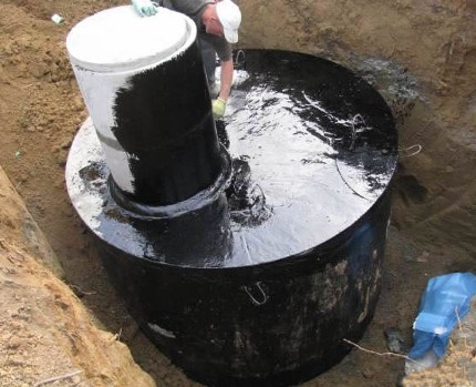 How to protect a concrete septic tank from water outside