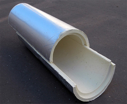 Polyurethane foam shell for pipes
