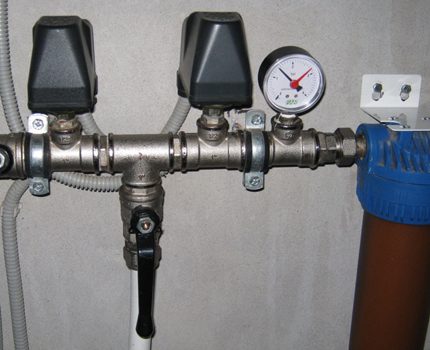 Dvojice tlakových senzorů - primární a sekundární