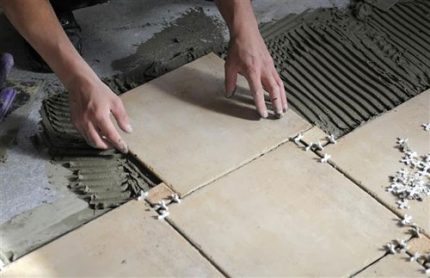 Laying floor tiles