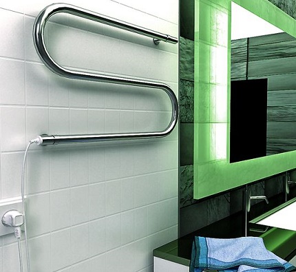 Installation of an electric heated towel rail