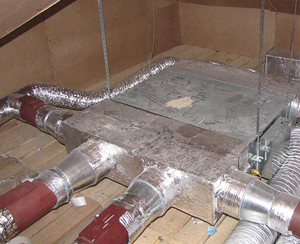 Disposition des tuyaux de ventilation dans le grenier