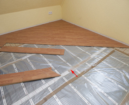Waterdicht maken van vloeren onder het laminaat