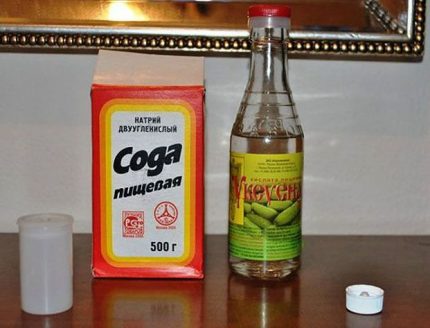 Soda and Vinegar Against Mildew