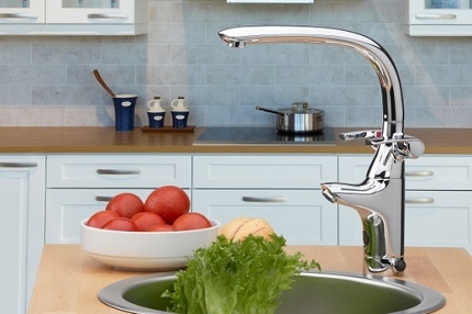 Automatic kitchen faucet - convenient device