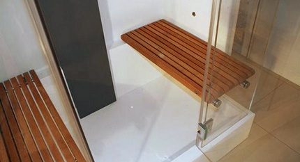 Sprchovací kút so sedadlom