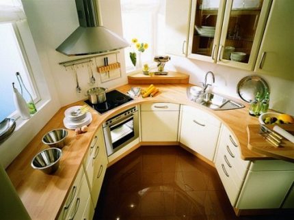 Virtuvės gaubtų skaičiavimas: kaip apskaičiuoti gaubto galią