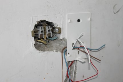Mounting a thermostat