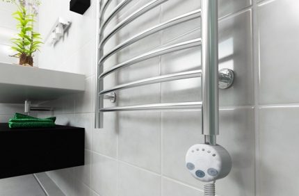 Place of installation of a heated towel rail