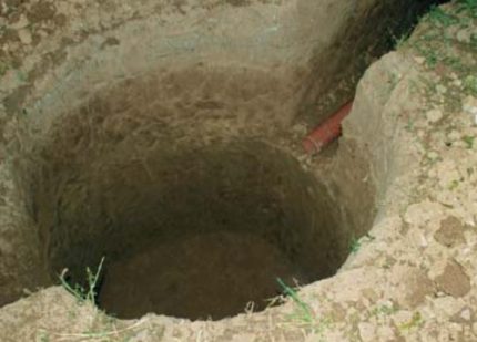 Lubang penggalian untuk tangki air tertutup