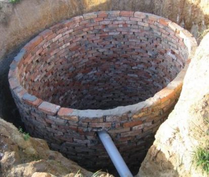 Brick drain pit
