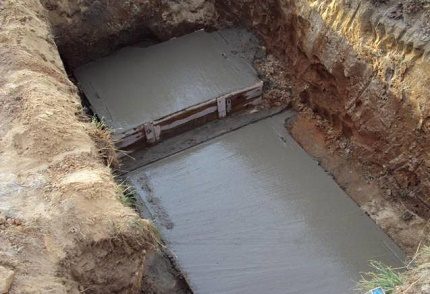Concrete drain pit