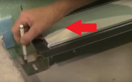 Closing the grate with adhesive tape