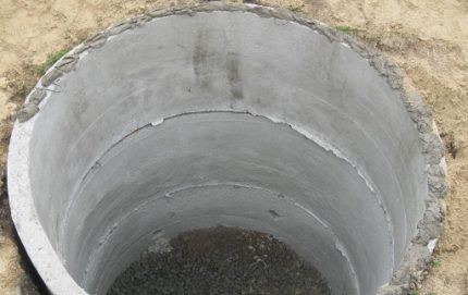 Uszczelnianie połączeń pierścieni betonowych
