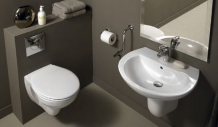 Compact toilet