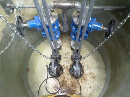 Pompes semi-submersibles dans une station d'égout