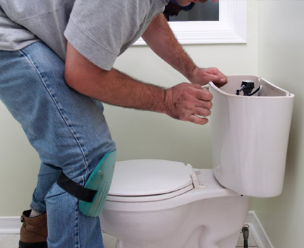 Toilet flush tank