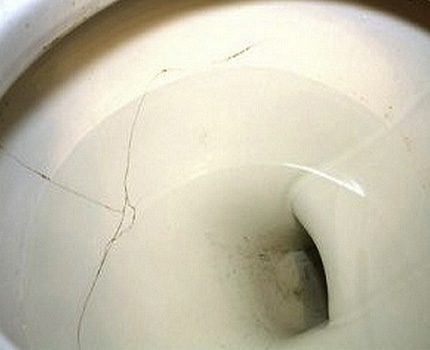 Toilet crack
