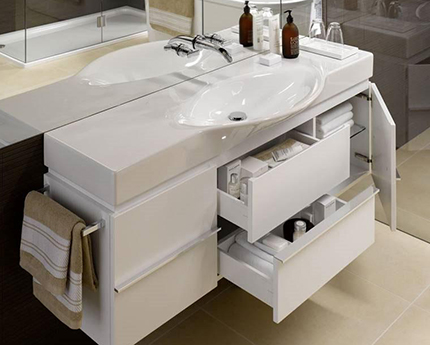 Contemporary wall mounted bathtub