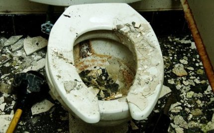 Демонтаж на тоалетната