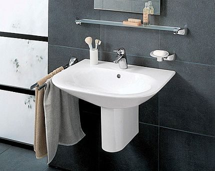 Sink with semi-pedestal