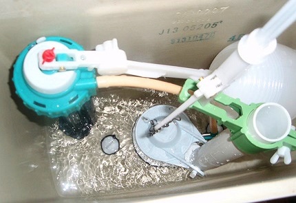 Abaisser l'approvisionnement en eau de la cuvette des toilettes