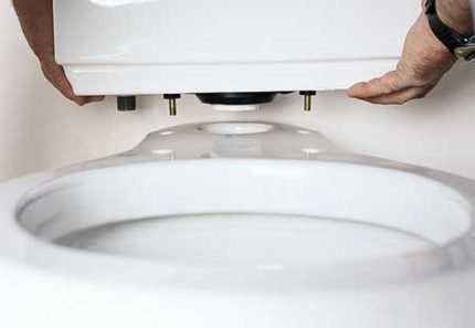 Система за закрепване на тоалетната чиния