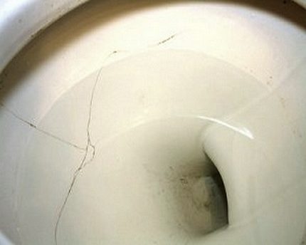 Knækket toilet