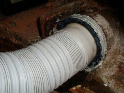 Connecting the corrugation to the sewer riser