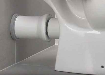 Pemasangan mangkuk tandas dengan muncung mendatar