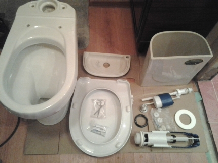 Complete toilet bowl - flush tank