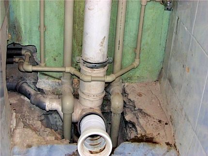 Connexion du tuyau à la colonne montante d'égout