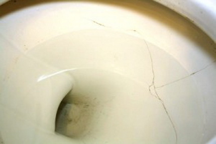 How to eliminate a leak in a cracked toilet