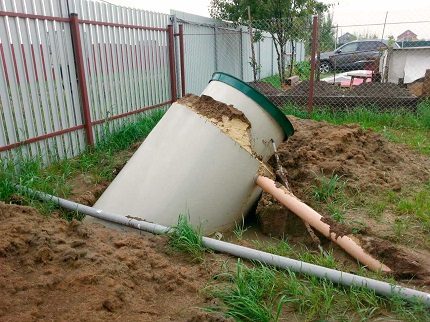 Ascent of an empty septic tank