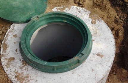 خزان الصرف الصحي مصنوع من الخرسانة