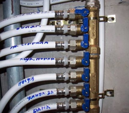 Manifold na may mga shut-off valves