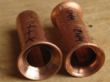 Short cuts of copper pipes with a pipe cutter