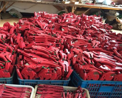 Many pipe cutters