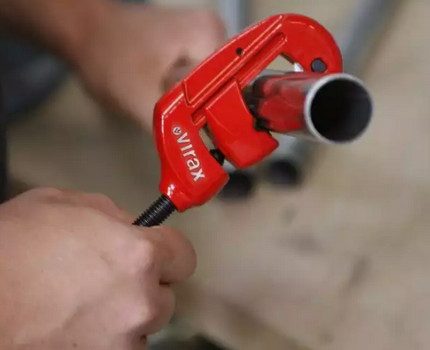One-roll household pipe cutter