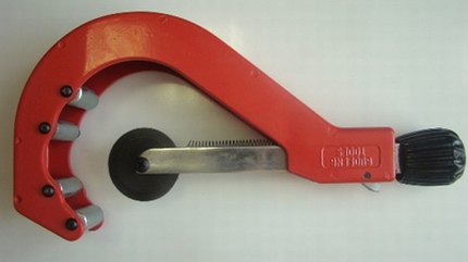 The simplest roller pipe cutter