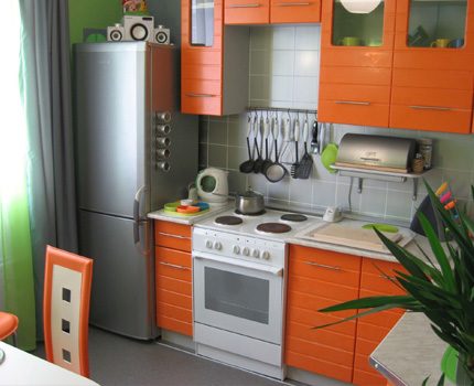 Steckdosen in einer technisch ausgestatteten Küche